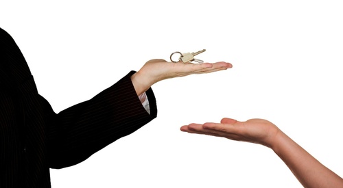 Curwens stock image 70 Exchanging house keys 500x275